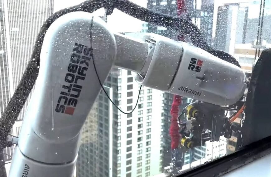 En Nueva York utilizan al moderno robot limpiacristales Ozmo