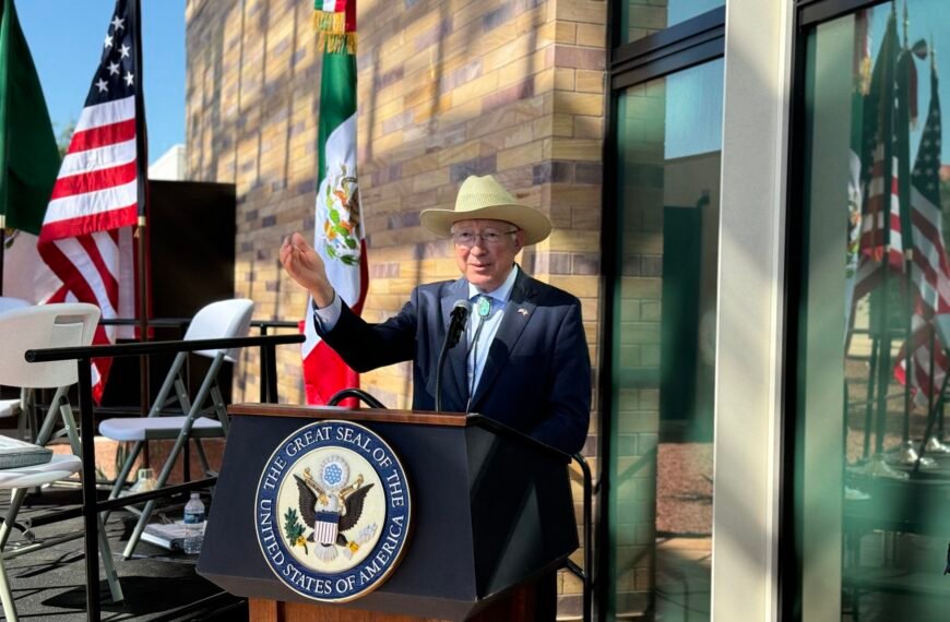 Pausa diplomática con el embajador de Estados Unidos va a “play”