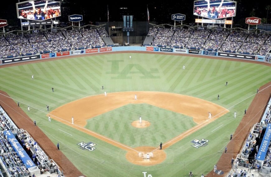 ¿Cuál es el precio de las entradas para la Serie Mundial en el Dodgers Stadium?