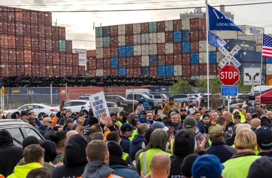 Por qué hay huelga de trabajadores de los puertos en Estados Unidos