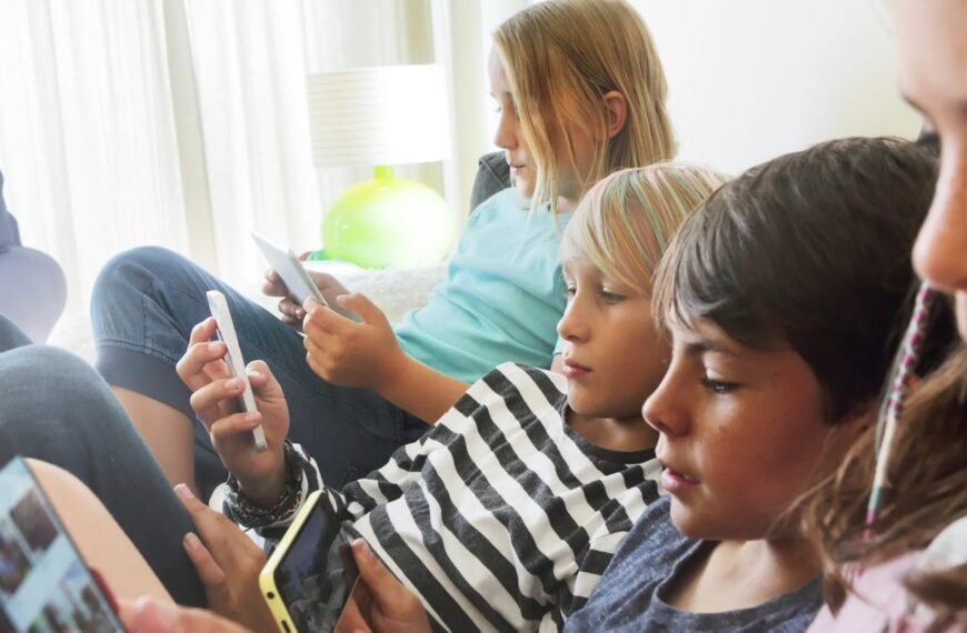 Ley prohíbe el uso de redes sociales a&hellip;