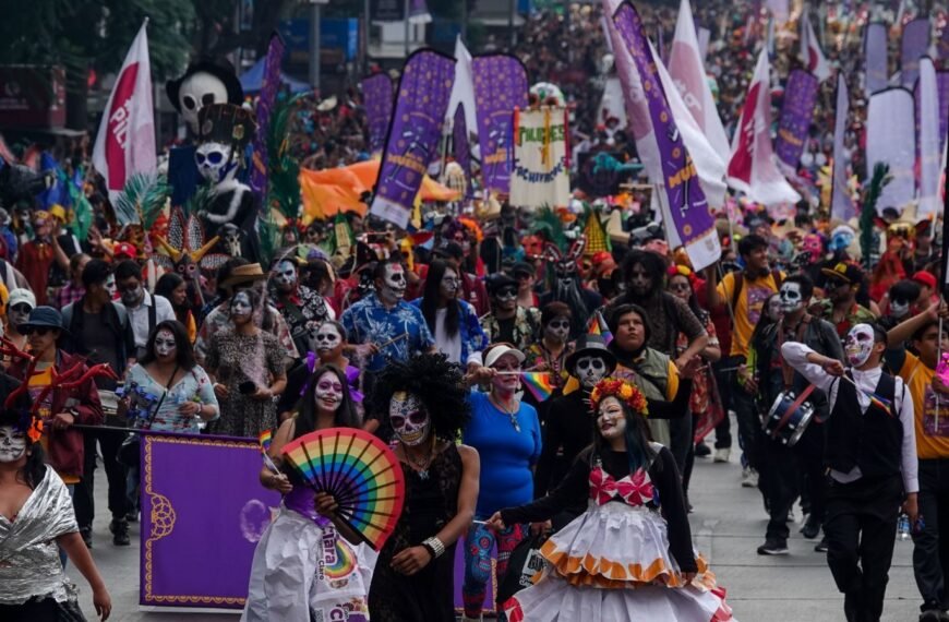 ¿Cuántas personas participaron en el desfile de Día de Muertos 2024 en México?