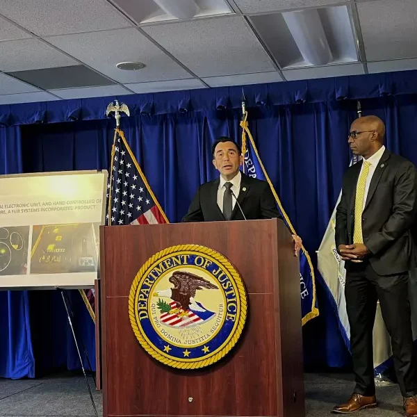 Ciudadano de California es acusado de enviar armas…