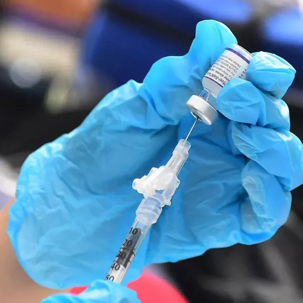 El extraño caso Pfizer Boob Job: Efectos de&hellip;