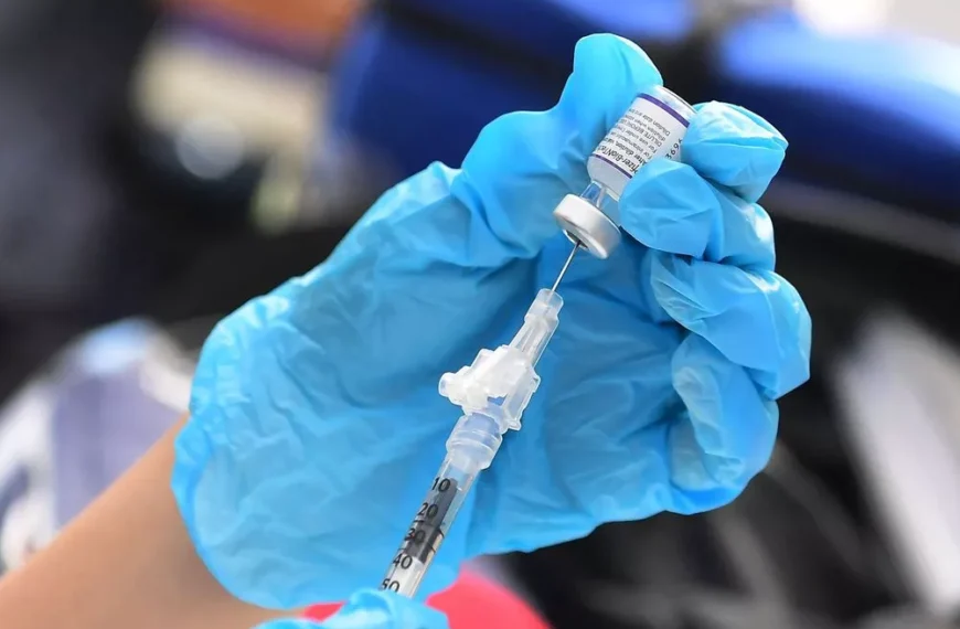 El extraño caso Pfizer Boob Job: Efectos de&hellip;