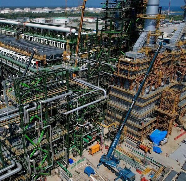 La producción de combustible en la refinería Dos&hellip;