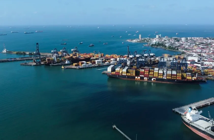 Barcos de Estados Unidos por el canal de&hellip;