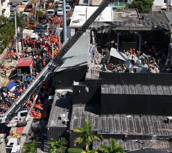 124 fallecidos tras desplomarse la discoteca Jet Set&hellip;