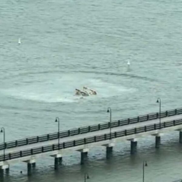 Cae un helicóptero en el río Hudson
