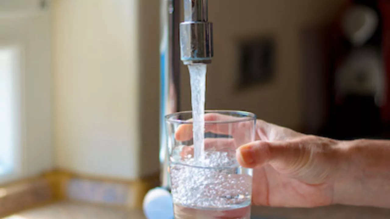 Florida prohíbe el flúor en el agua potable pública