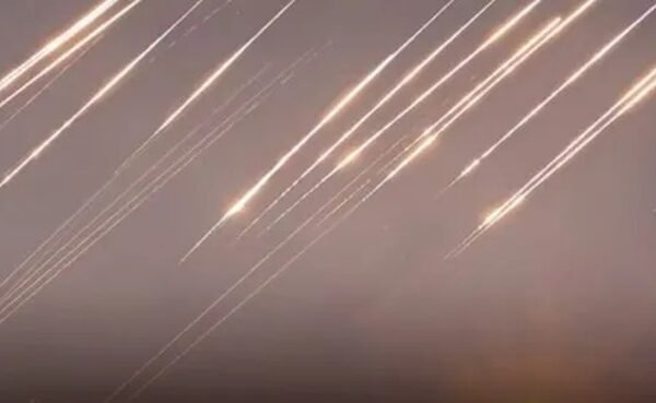 Irán lanza misiles contra base aérea de Estados&hellip;