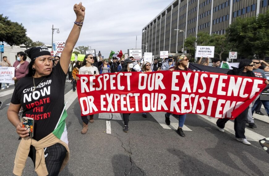 Envían Guardia Nacional contra disturbios antiinmigrantes…