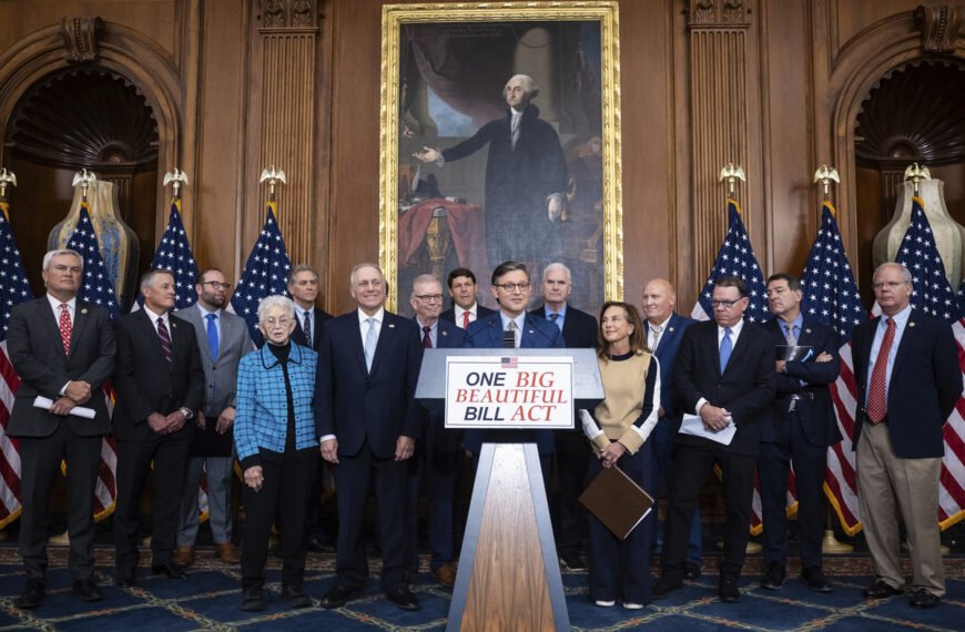 El Big Beautiful Bill encarece trámites migratorios en…