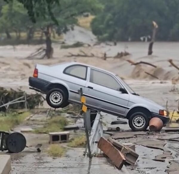 Inundación en Texas deja al menos 13 muertos&hellip;