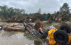 Suben a 70 los muertos por inundaciones en Texas