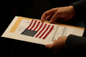 Gobierno de Donald Trump reinstala verificaciones vecinales para migrantes que buscan la ciudadanía en EE. UU.