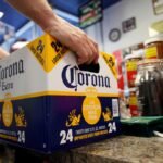 Consumidores hispanos de cerveza en Estados Unidos reducen gasto y afectan a Constellation Brands