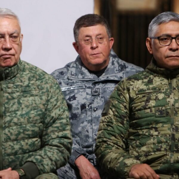 Huachicol fiscal en México: Sheinbaum respalda a la…