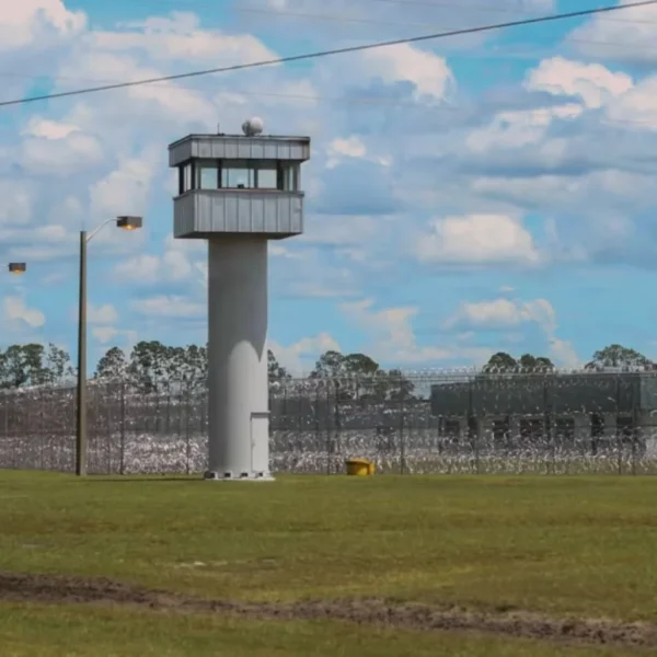 Florida inaugura el centro de detención para migrantes&hellip;