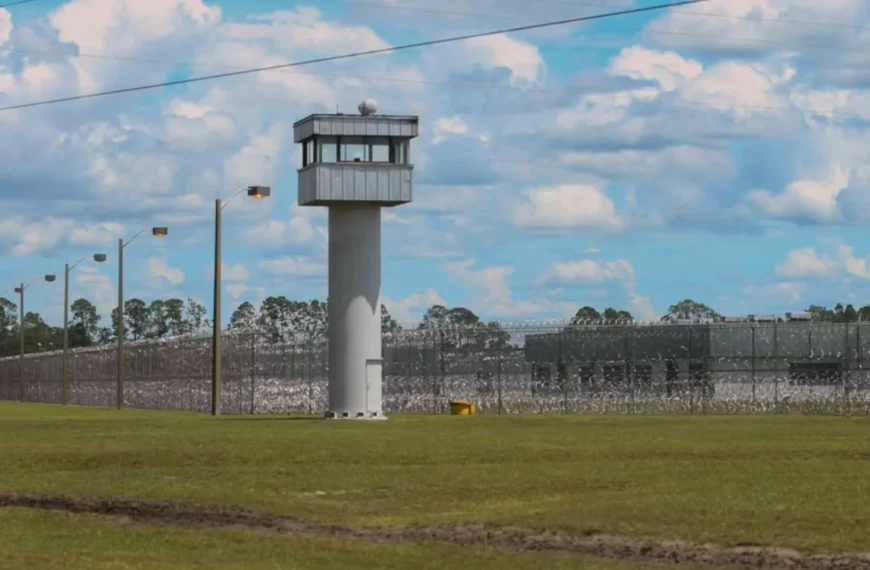 Florida inaugura el centro de detención…