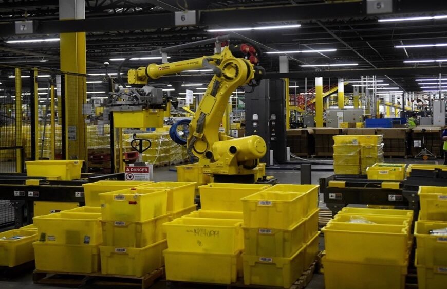 Automatización de Amazon se acelera: Entérate cuántos robots ya operan en sus almacenes